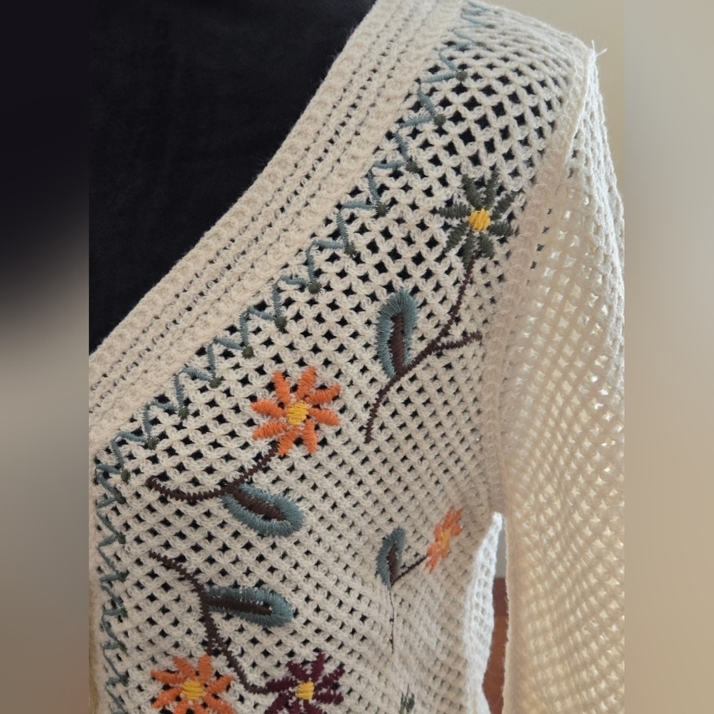 SHEIN Size Small Cream Embroidered Floral Cropped Long Sleeve Cardigan - Picture 6 of 9